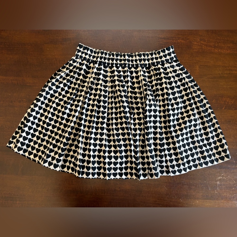 Zara Mini Skirt - Women’s Black/Cream Color Mini, with Heart Print. Size Small